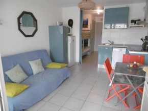 Sète : 2 pièces avec cabine, parking sécurisé, loggia fermée - FR-1-472-111
